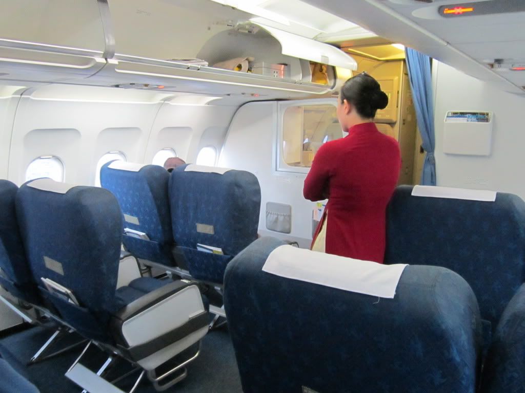 本航班(a320)商务舱仅一位乘客,还是要礼遇他优先下机