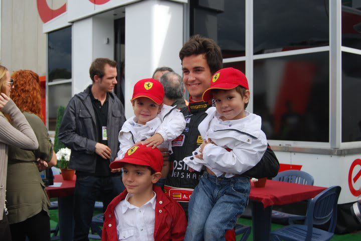 http://i1180.photobucket.com/albums/x413/AlbertCosta/WSR%202010/F1%20Montmelo/156191_173053782723892_100000578151217_491048_3268496_n.jpg